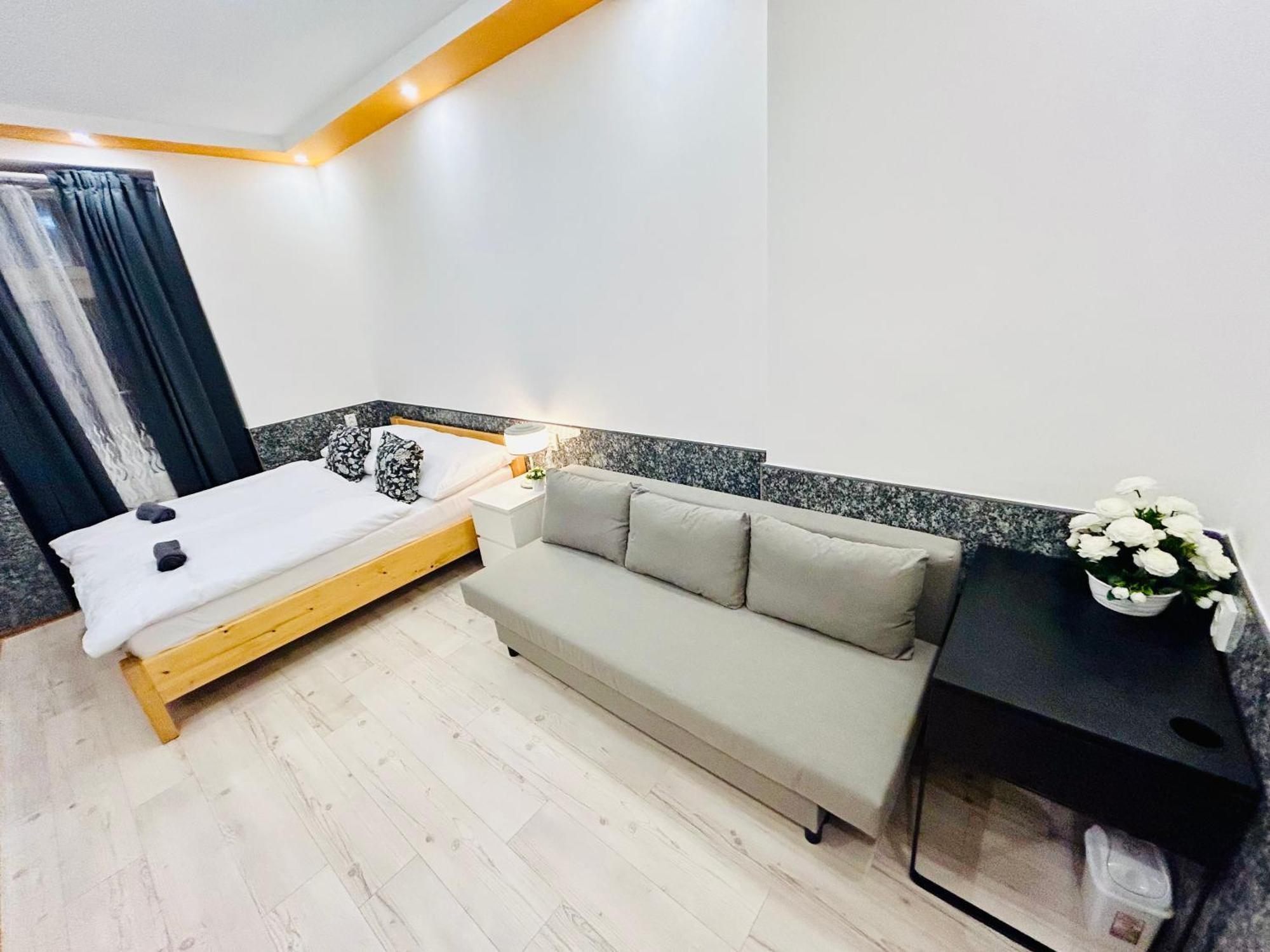 Modern Spacious Apartment In Center Prag Exterior foto